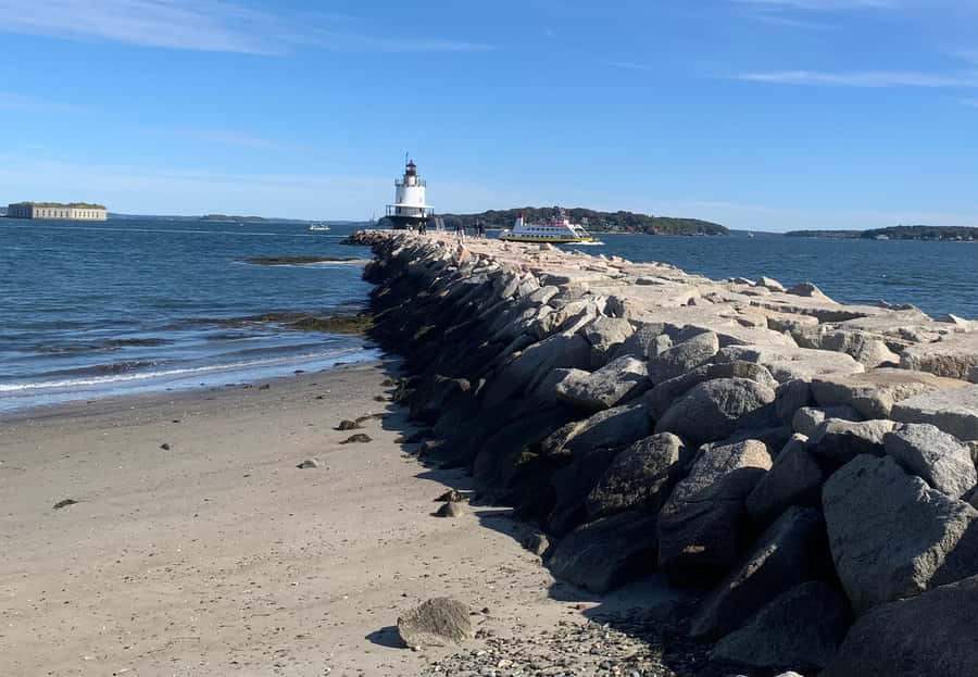 Maine Coastal Lighthouse:Two-hour bicycle tour - The Five-Mile Route Along South Portland’s Coast