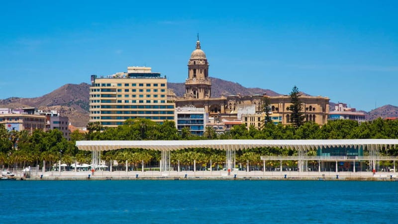 Malaga: Castle Hill and Fisherman Village E-Bike Tour - Getting comfortable on the e-bike