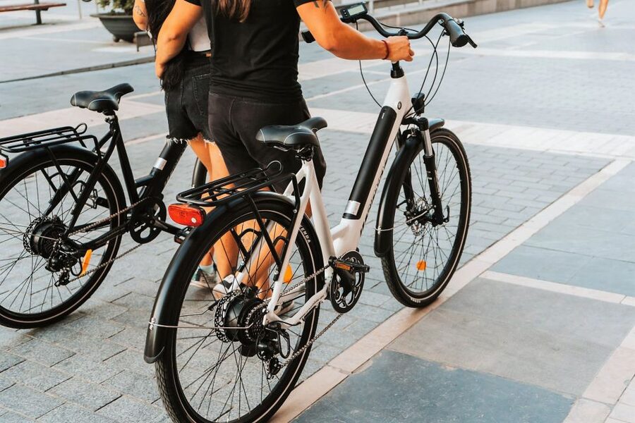 Malaga: Electric Bike Rental - Picking Up Your Bike on Calle Casas del Campos