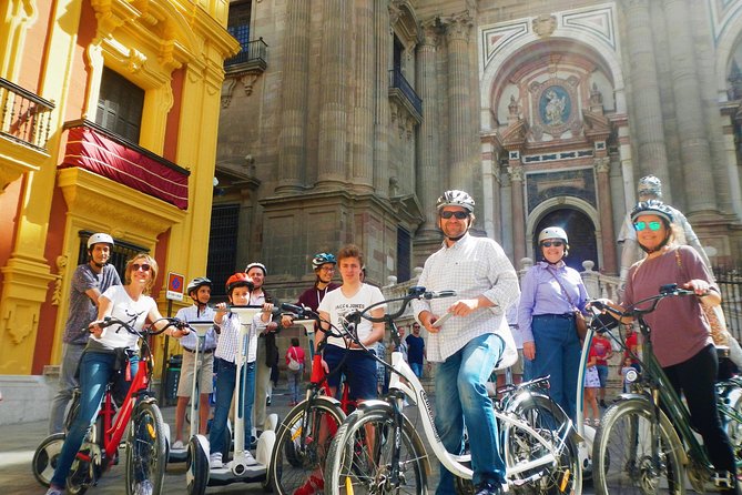 Malaga Electric Bikes Guided Tour - Beaches, the lighthouse, and Muelle Uno