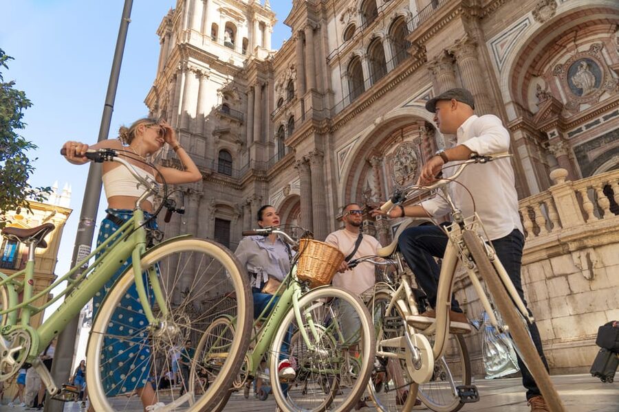 Málaga: Highlights, Hidden Gems and Coast Vintage Bike Tour - Five useful things to know before you book