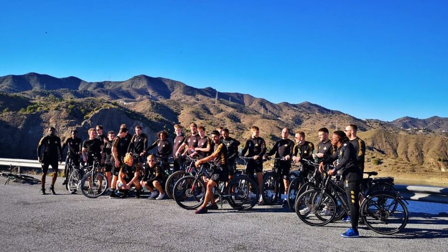 Málaga: Scenic Easy 3-Hour E-Bike Tour in Montes de Málaga - The high point and the mountain restaurant