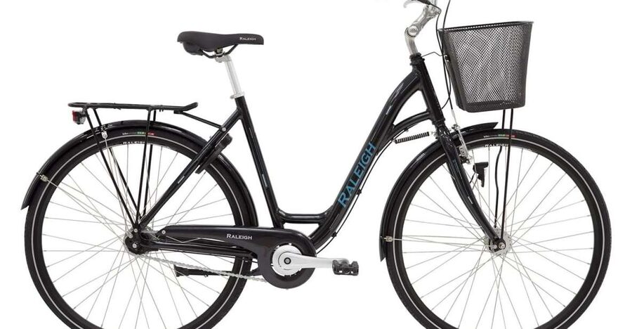 Malmö: City Bike Rental - Picking up the bike near track 10