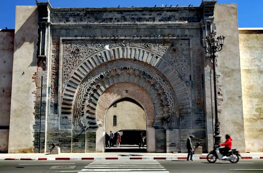 Marrakech: Guided Bike Tour with a local Guide - Menara Gardens offers a welcome pause