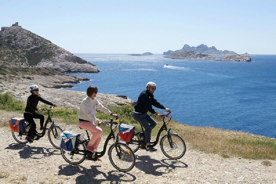 Marseille: Full-Day Guided E-Bike Coast & Calanques Tour - The swimming and lunch break