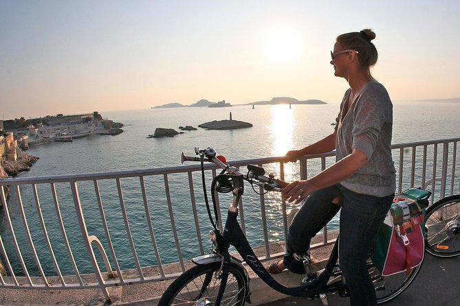 Marseille Grand E-Bike Tour : "le tour du Fada" - Returning through Vieux Port and the modern MuCEM
