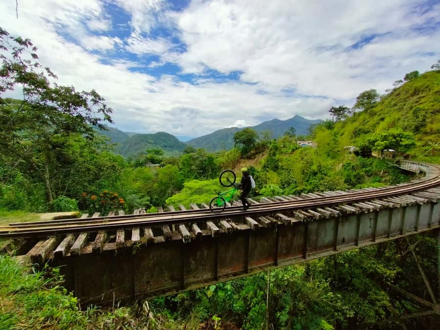 Medellín: Full-Day Mountain Bike Tour with Lunch - Old tunnels and railway bridges