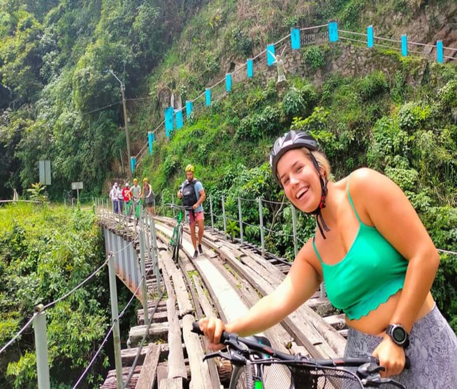 Medellín: Full-Day Mountain Bike Tour with Lunch - The guides make a practical difference