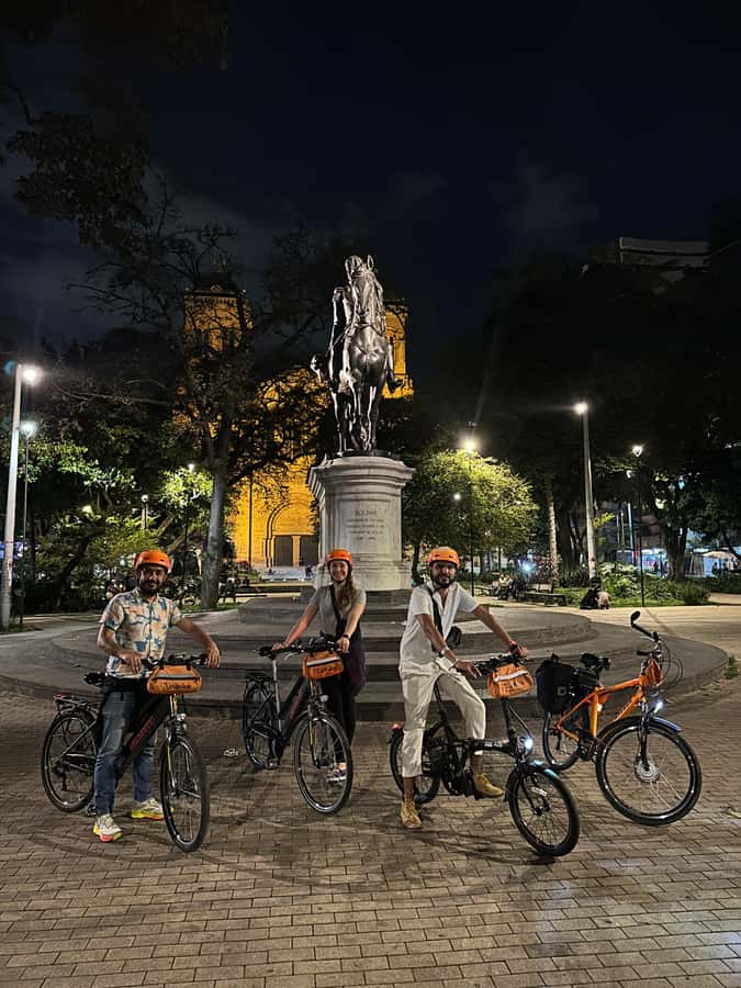Medellín: History & Local Life Essentials Tour on an E-Bike - Plaza Mayor and the ride toward the river