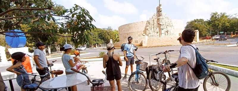 Mérida: Montejo Boulevard and Historic Center bike tour - From the boulevard to Plaza Grande