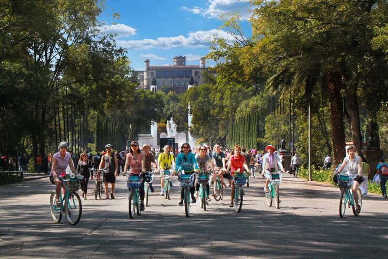Mexico City: Chapultepec & Reforma Historic Bike Experience - Entering Chapultepec Park by bicycle