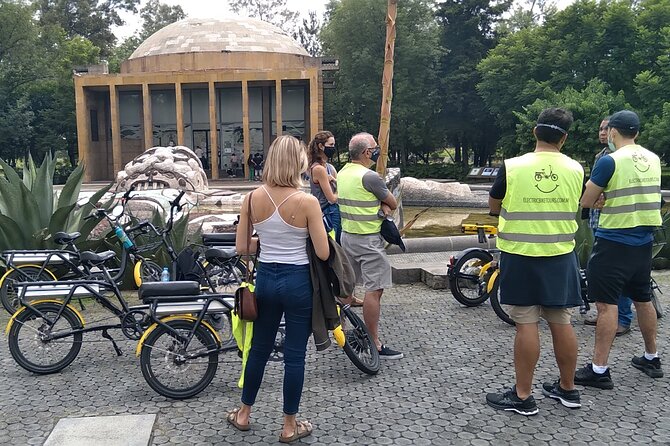 Mexico City E-Bike Tour with a taco and churros stop - Reforma connects monuments with city life