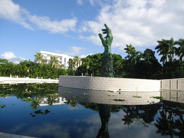 Miami Beach Bike Tour - Lincoln Road and the Holocaust Memorial