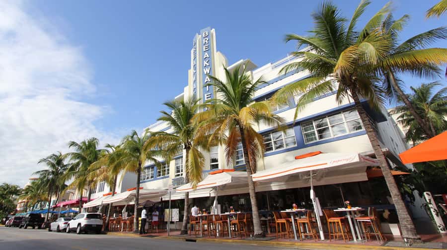 Miami: Bike Rental - Lummus Park Promenade and the oceanfront ride