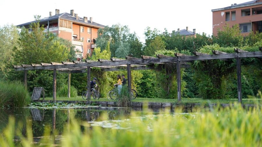 Milan: Bike Tour with Picnic on the turtle lake - Weather, languages, and flexible planning