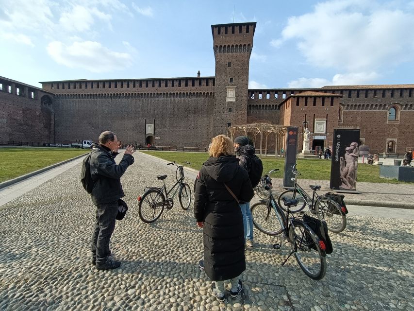 Milan: Guided Bike Tour - The final stop at Duomo Square