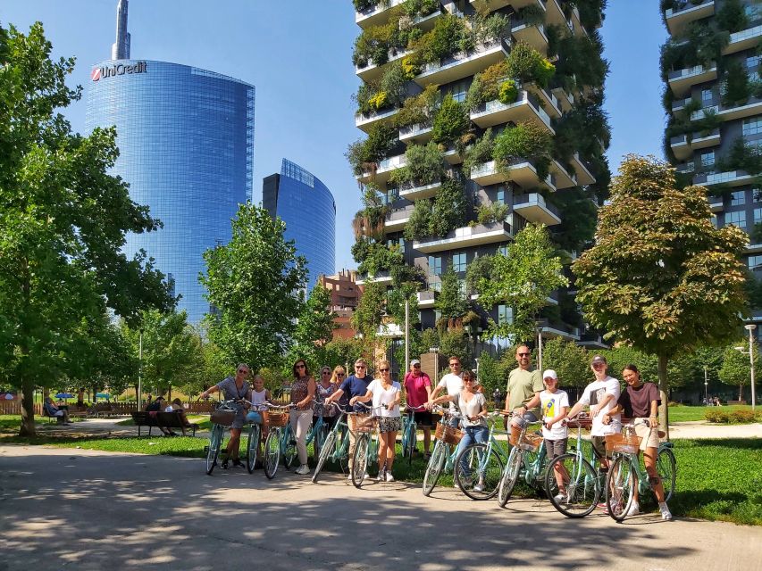 Milan: Highlights and Hidden Gems Guided Bike Tour - Starting in Ticinese and reaching the Duomo