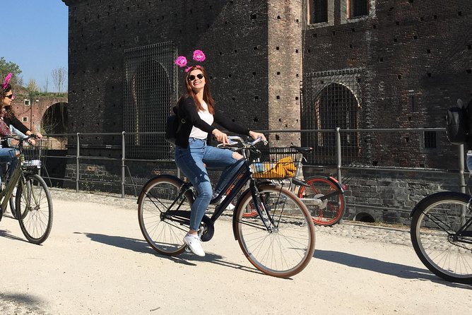 Milan's Hidden Gems: Unique Bike Tour (ENG, NL) - Bosco Verticale: Milan’s modern opening statement