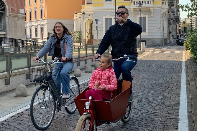 Milan's Hidden Gems: Unique Bike Tour (ENG, NL) - Sforza Castle and Sempione Park