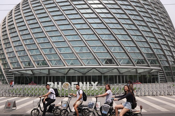 Modern Beijing Discovery by Bike - Sanlitun SOHO and the return ride
