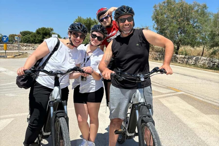 Monopoli: E-Bike Tour with Sandwich and Wine - Starting at Via Procaccia, 165