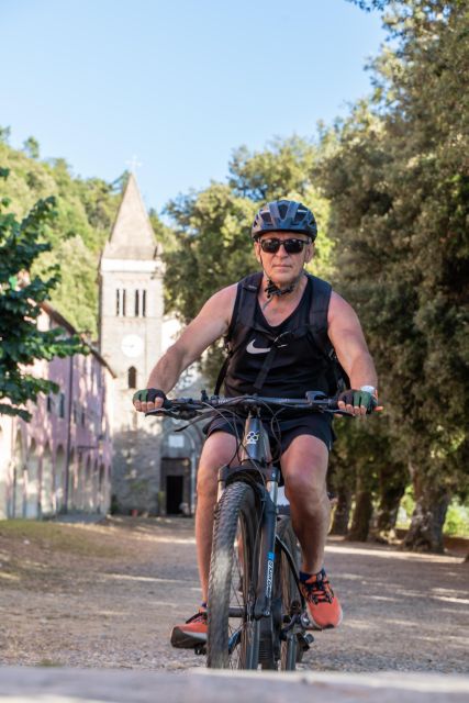 Monterosso al Mare: Cinque Terre National Park E-Bike Tour - Focaccia and wine with a view