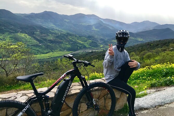 Mountain bike tour of the Madonie from Cefalù - The off-road descent through olive groves