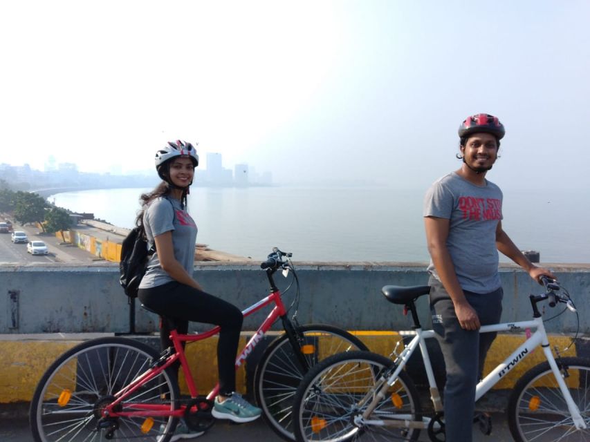 Mumbai: Morning Bicycle Tour - The Gateway of India before the crowds arrive