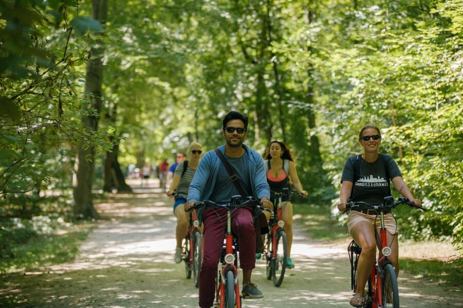 Munich: Bike Tour with Beer Garden Break - English Garden and the Chinese Tower break