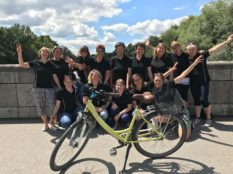 Munich by Bike: Half-Day Tour with Local Guide - Odeonsplatz and the royal gardens