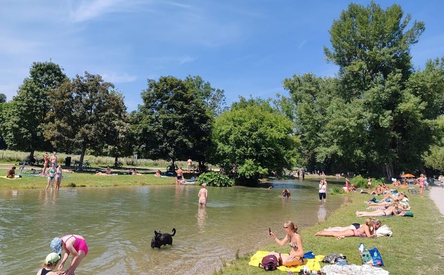 Munich: Mini Classic Bike Tour with Beer Garden Stop at 4 PM - Key points at a glance