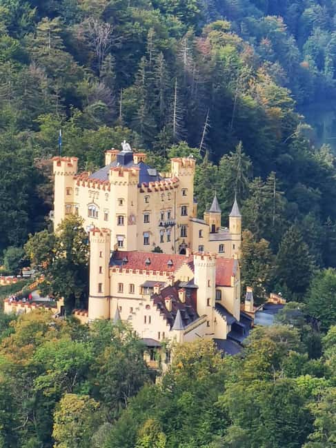 Munich: Neuschwanstein Castle by Bus with Alpine Bike Ride - The Alpine bike ride and lake stop