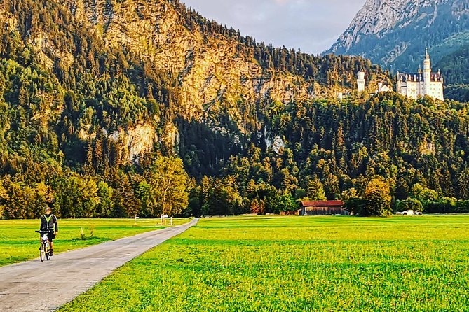 Neuschwanstein Castle by Bus Incl. Bike Ride or Hohenschwangau - Lunch at the brewery, with castles in view