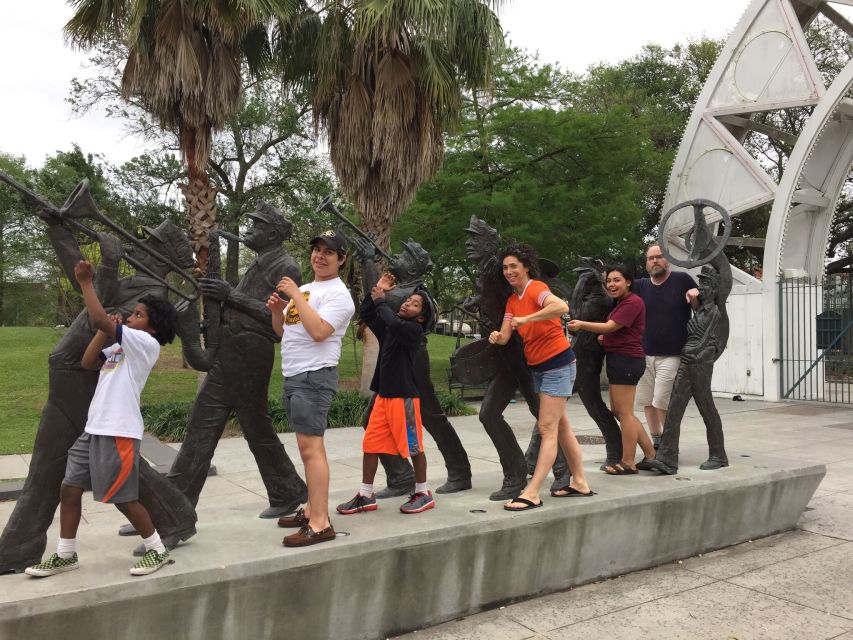 New Orleans: Buzz the Crescent Guided Bike Tour - An above-ground cemetery and New Orleans funeral traditions