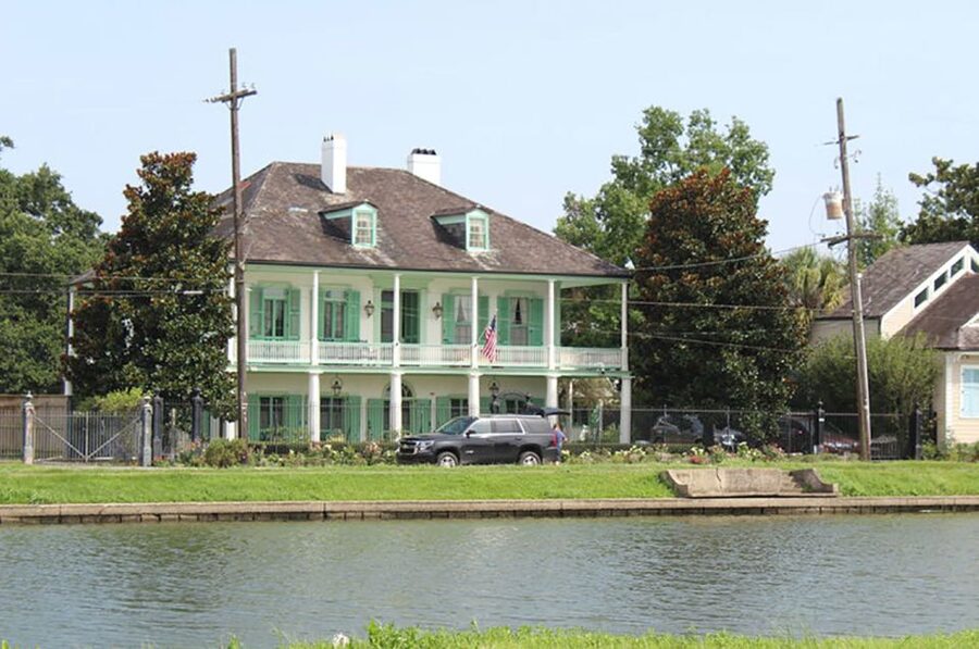 New Orleans: Scenic City Bike Tour - Esplanade Avenue and its Creole mansions