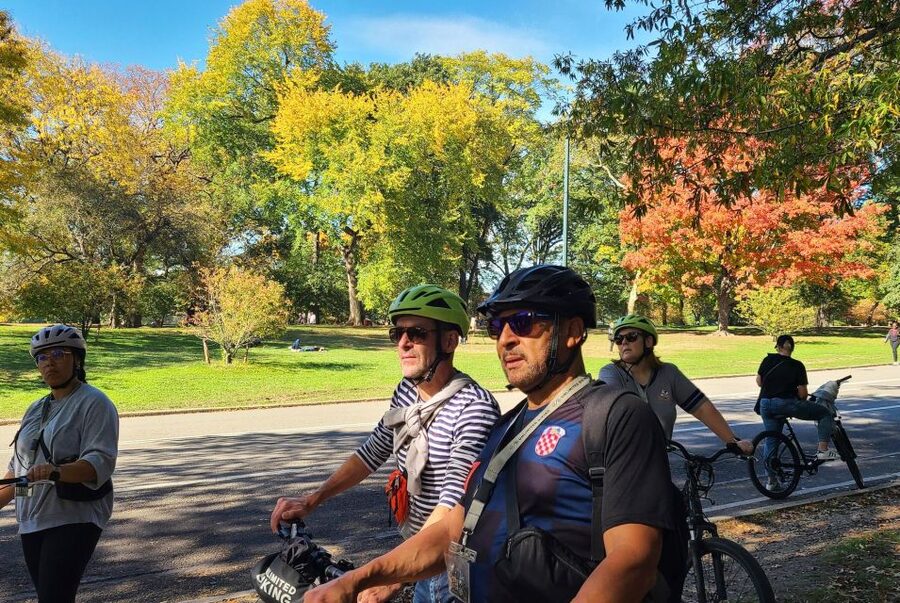 New York City: Highlights of Central Park Bike or eBike Tour - The Loeb Boathouse and Central Park water views