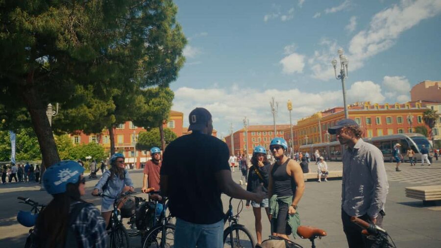 Nice: City Highlights Bike tour - Old Nice and its market