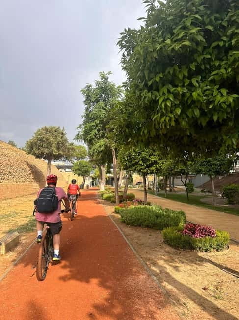 Nicosia: Walled City Bike Tour - Samanbahçe and everyday old-city life