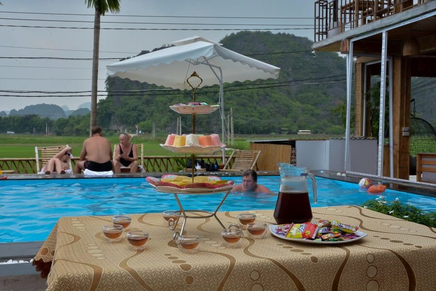 Ninh Binh Daily: Hoa Lu, Mua Cave, Tam Coc, Bike & Swimming - The guides can shape the whole day
