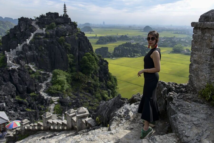 Ninh Binh Daily: Hoa Lu, Mua Cave, Tam Coc, Bike & Swimming - Lunch at a local bungalow by the pool