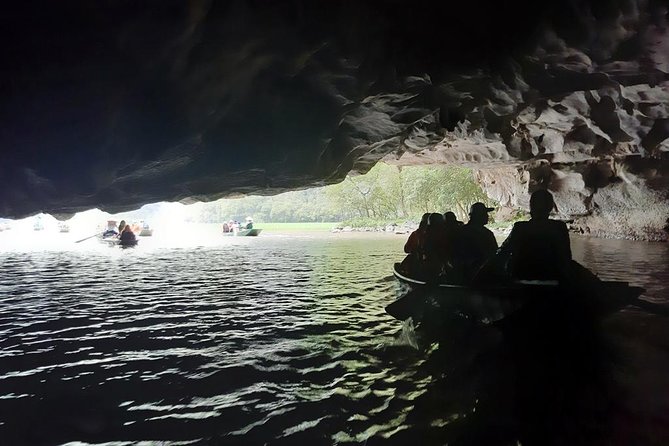 Ninh Binh Full-Day Tour from Hanoi to Hoa Lu, Tam Coc & Mua Cave Via Boat & Bike - Mua Cave and the 500-step climb