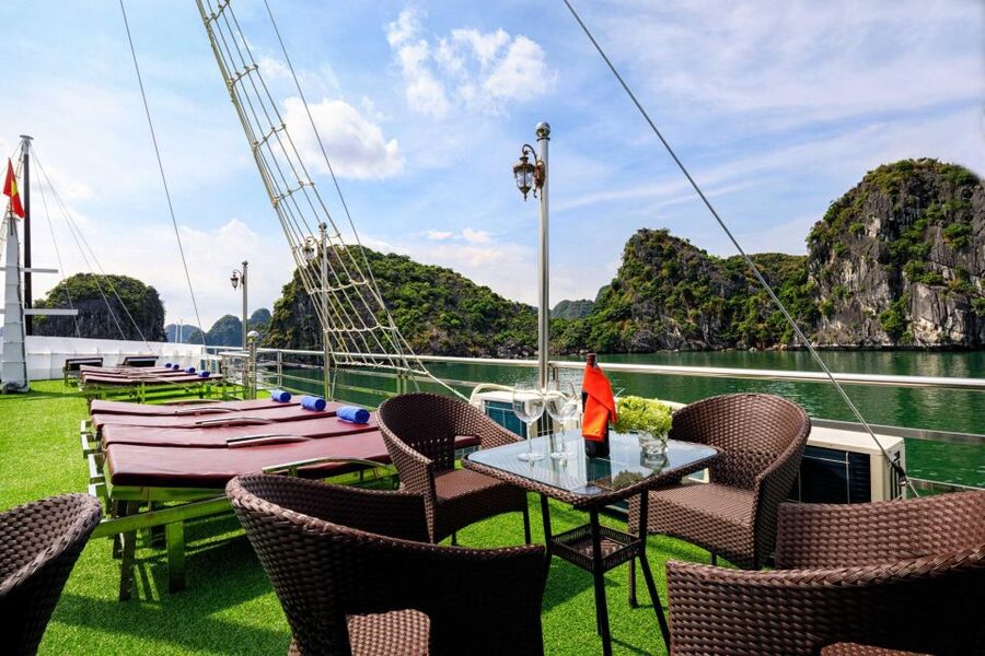 Ninh Binh: Lan Ha Bay 2D 1N cruises- bike tour, kayak, meals - Cycling through Cat Ba National Park to Viet Hai Village