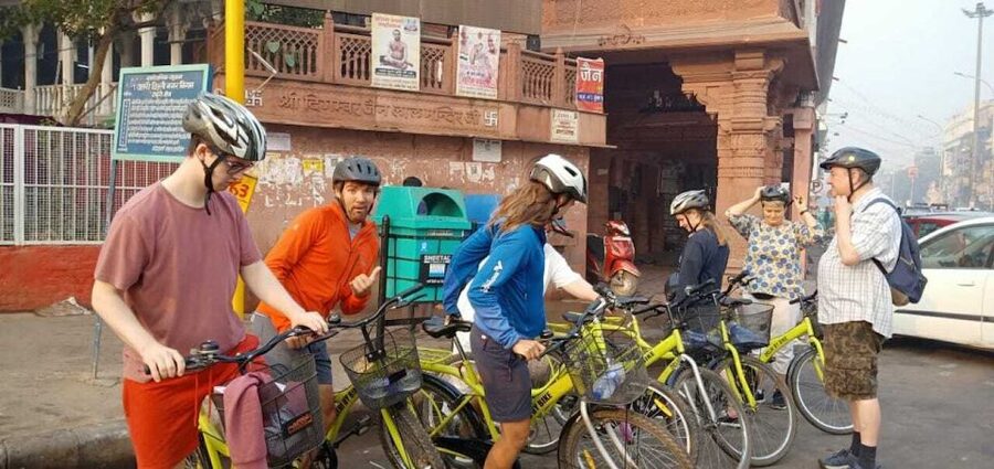 Old Delhi: 3.5-Hour Small-Group Bike Tour with Breakfast - The Red Fort from the old quarter