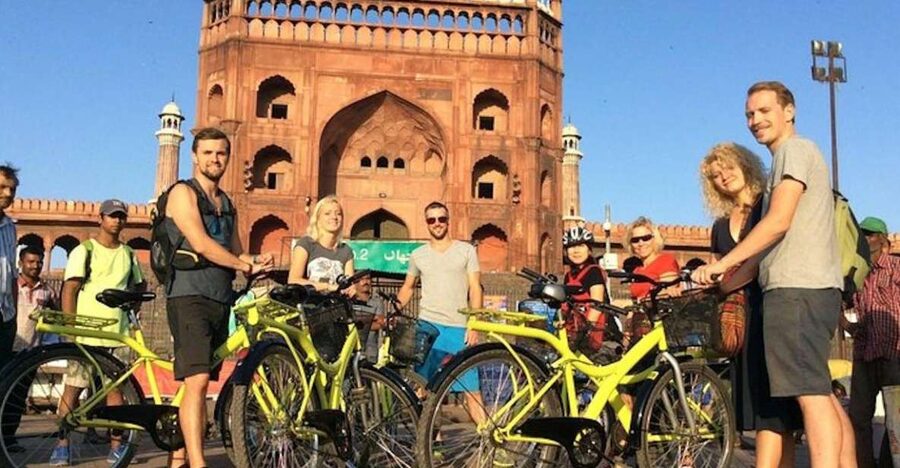 Old Delhi: 3.5-Hour Small-Group Bike Tour with Breakfast - Meeting the guide at Hotel Broadway