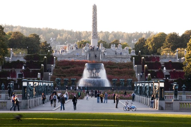 Oslo Highlights Bike Tour - The Royal Palace and a few modest hills