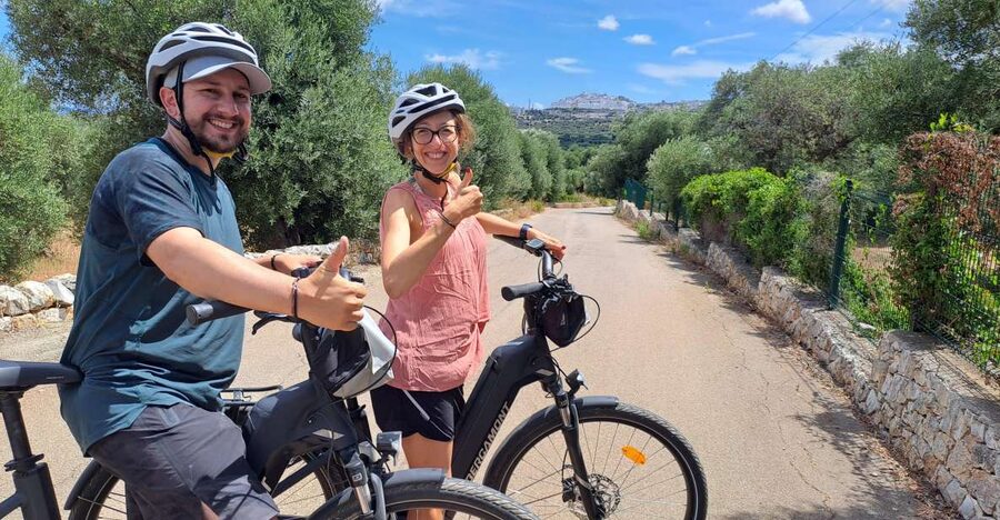 Ostuni: Guided e-bike tour + countryside tasting stop - The 2-kilometer hill walk