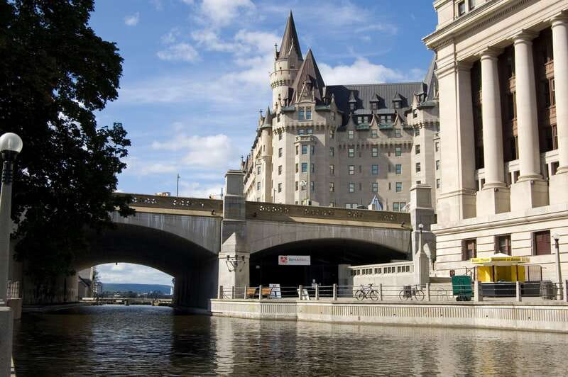Ottawa 200th Anniversary Guided Bike Tour - Dow’s Lake offers a short scenic pause