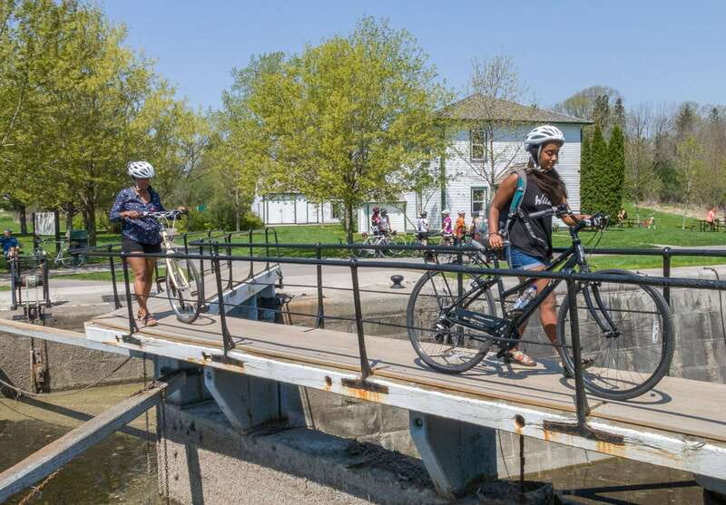 Ottawa: 4 or 8-Hour Bike Rental with Self-Guided Tour - Regular bike or electric bike?