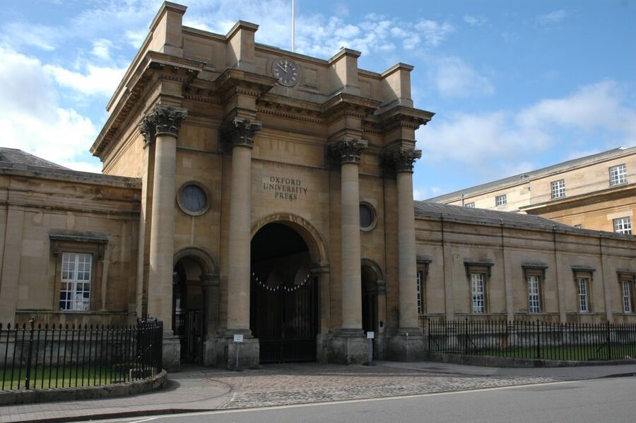 Oxford: City Bike Tour with Student Guide - From literary pubs to places connected with writers