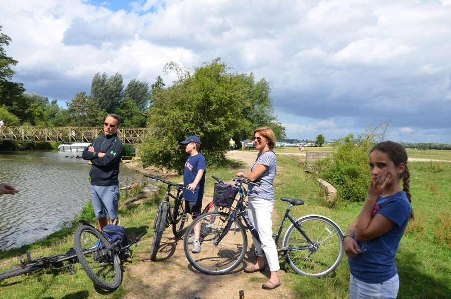 Oxford: City Bike Tour with Student Guide - Starting at Broad Street and meeting the guide